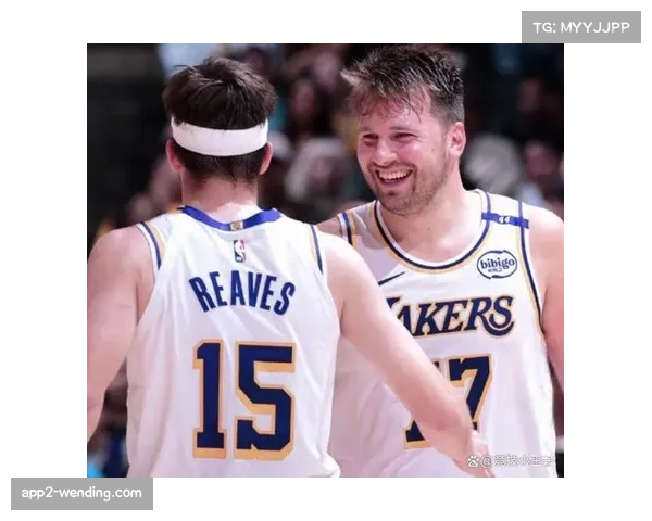 东契奇里夫斯双核驱动净效率+7.7 无詹湖人进攻效率飙升至119.6